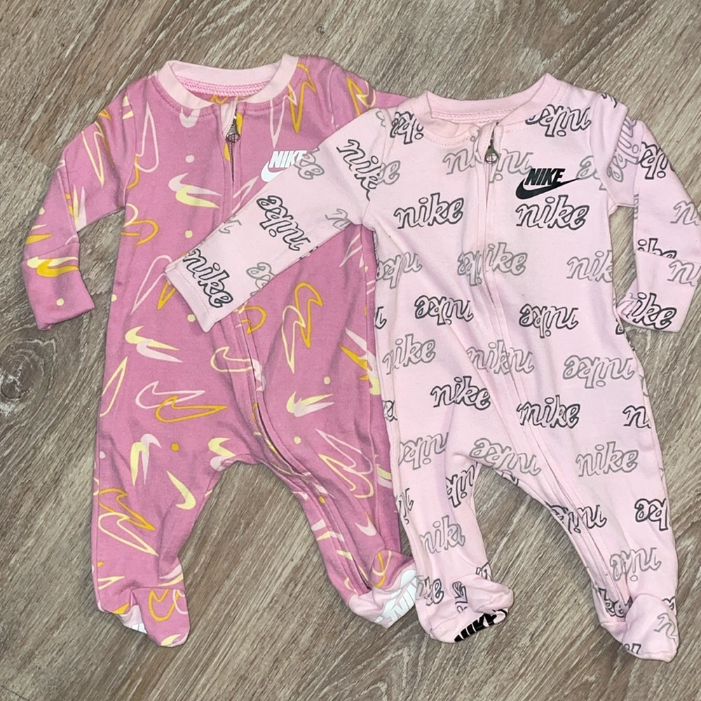 Newborn Nike Baby Girl Pink Zipper Footie Pajamas Sleeper 2Pc Set NB